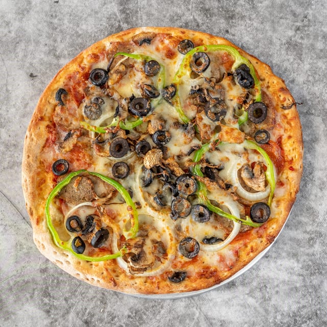 Deluxe Pizza.